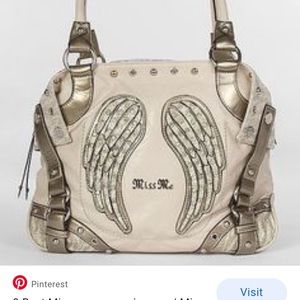 Looking for this purse please help